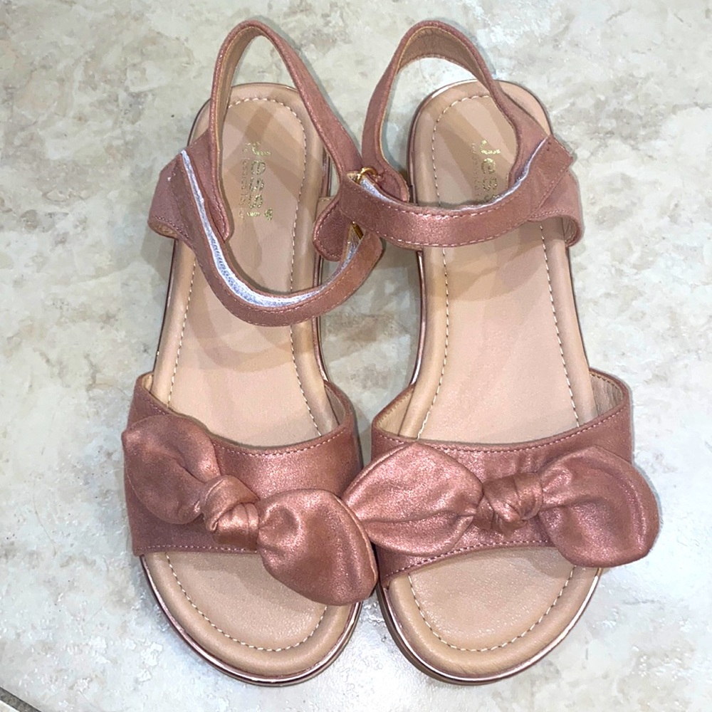 NWT Jessica Taylor: Pink Velcro Sandals Size 5